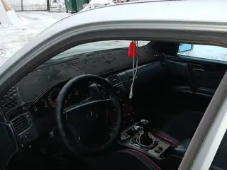 Mercedes-Benz E 240
