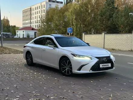 Lexus ES 250 2022 года за 26 500 000 тг. в Астана