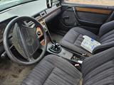 Mercedes-Benz E 200 1986 годаүшін120 000 тг. в Актобе – фото 3