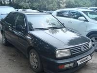 Volkswagen Vento 1994 годаfor1 100 000 тг. в Караганда