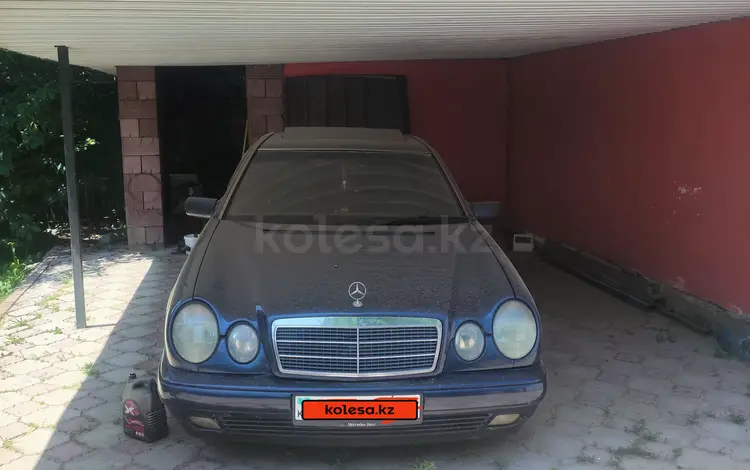 Mercedes-Benz E 230 1997 годаfor2 000 000 тг. в Алматы