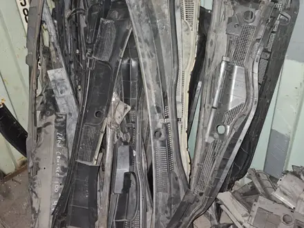 Жабо (пластиковая накладка под дворник / лобовое стекло) на Toyota за 10 000 тг. в Алматы