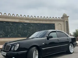 Mercedes-Benz E 320
