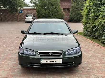 Toyota Camry 2000 года за 3 100 000 тг. в Алматы – фото 5
