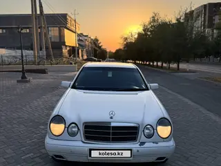 Mercedes-Benz E 230
