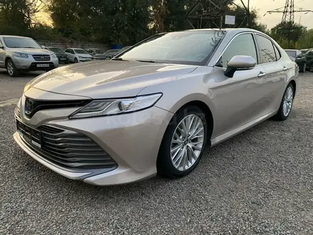 Toyota Camry 2020 года за 14 000 000 тг. в Алматы – фото 2