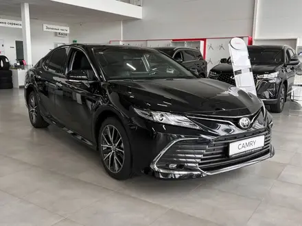 Toyota Camry 2023 года за 15 700 000 тг. в Алматы – фото 2