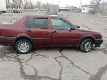 Volkswagen Vento 1993 года за 1 000 000 тг. в Есик