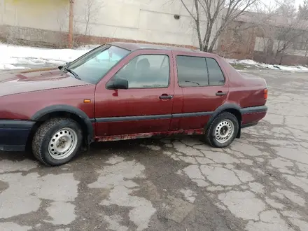 Volkswagen Vento 1993 года за 1 000 000 тг. в Есик – фото 4