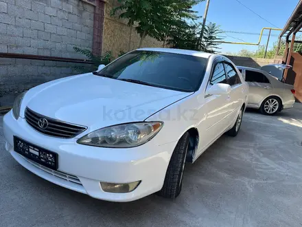 Toyota Camry 2004 года за 2 800 000 тг. в Шымкент – фото 2