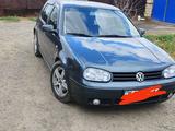 Volkswagen Golf 2004 годаfor2 500 000 тг. в Байконыр