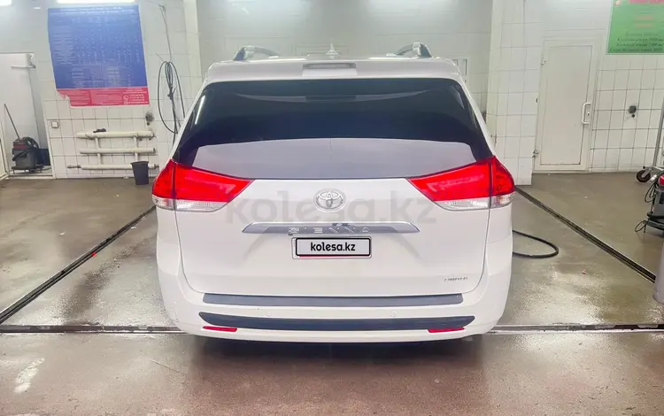 Toyota Sienna 2013 года за 8 000 000 тг. в Алматы