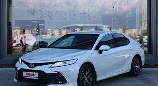 Toyota Camry Luxe 2021 года за 13 990 000 тг. в Астана