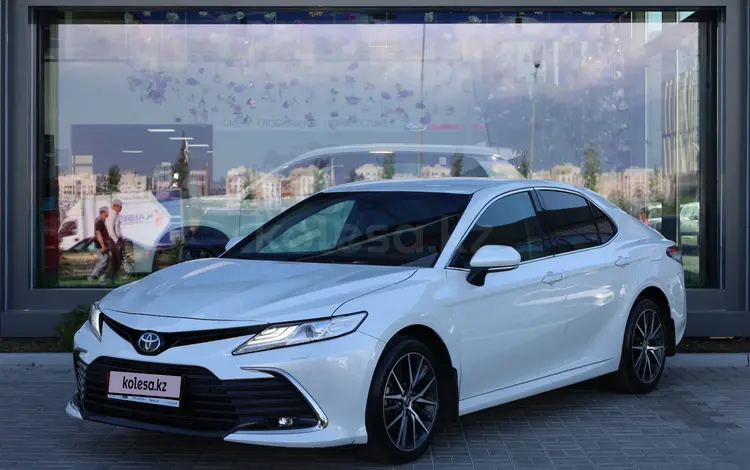 Toyota Camry Luxe 2021 года за 13 990 000 тг. в Астана