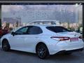 Toyota Camry Luxe 2021 года за 13 990 000 тг. в Астана – фото 3