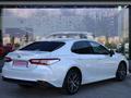 Toyota Camry Luxe 2021 года за 13 990 000 тг. в Астана – фото 5