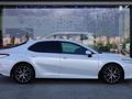 Toyota Camry Luxe 2021 года за 13 990 000 тг. в Астана – фото 6