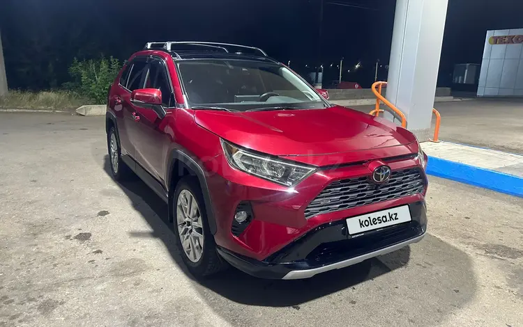 Toyota RAV4 2020 года за 15 000 000 тг. в Астана