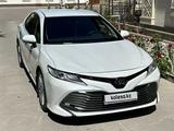 Toyota Camry 2019 года за 15 800 000 тг. в Жетысай – фото 2