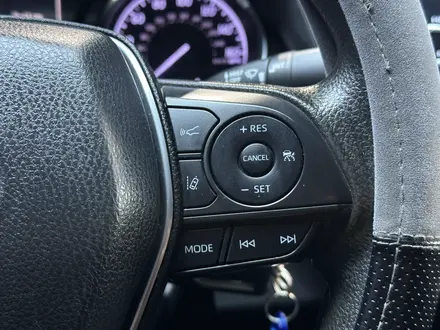 Toyota Camry 2019 года за 10 500 000 тг. в Актобе – фото 9