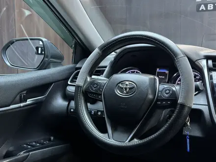 Toyota Camry 2019 года за 10 500 000 тг. в Актобе – фото 11