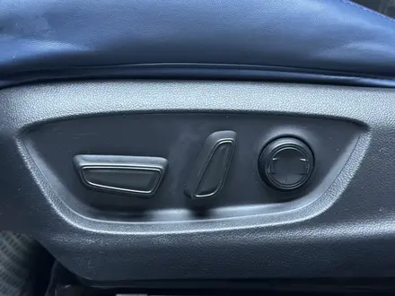 Toyota Camry 2019 года за 10 500 000 тг. в Актобе – фото 12