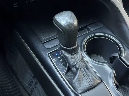 Toyota Camry 2019 года за 10 500 000 тг. в Актобе – фото 18