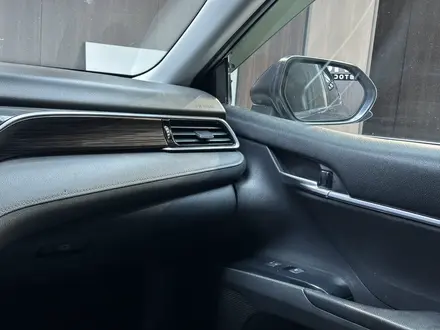 Toyota Camry 2019 года за 10 500 000 тг. в Актобе – фото 19