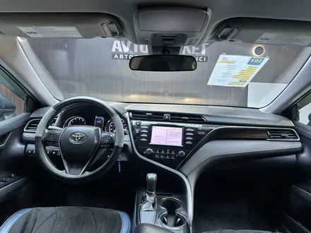 Toyota Camry 2019 года за 10 500 000 тг. в Актобе – фото 20