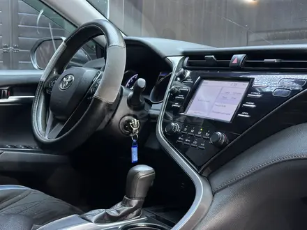 Toyota Camry 2019 года за 10 500 000 тг. в Актобе – фото 6