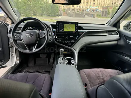 Toyota Camry 2021 года за 18 500 000 тг. в Астана – фото 13