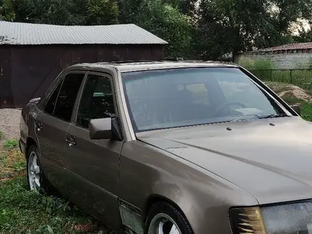 Mercedes-Benz E 300 1990 года за 1 100 000 тг. в Алматы – фото 4