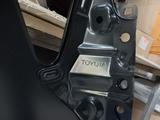 Передние крылья (левое и правое), Toyota Camry 70-75, новый оригинал за 90 000 тг. в Алматы – фото 3
