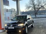 Volkswagen Touareg 2004 года за 4 400 000 тг. в Алматы – фото 2