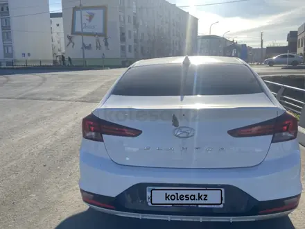 Hyundai Elantra 2019 года за 6 900 000 тг. в Атырау – фото 3