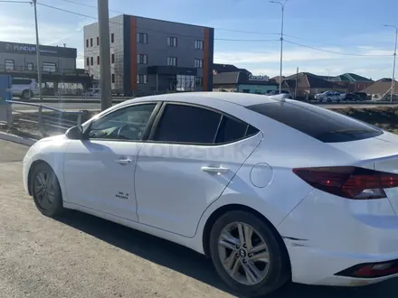 Hyundai Elantra 2019 года за 6 900 000 тг. в Атырау