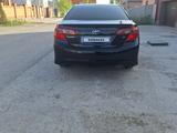 Toyota Camry 2013 года за 7 300 000 тг. в Кульсары – фото 2