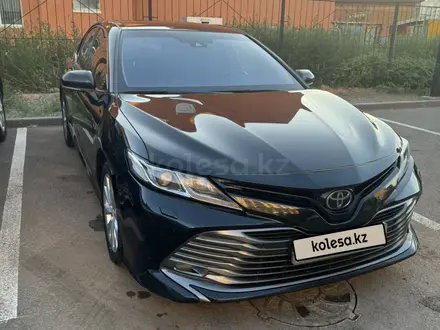 Toyota Camry 2019 года за 12 900 000 тг. в Астана