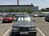 Mercedes-Benz E 200 1992 года за 600 000 тг. в Жезказган – фото 2
