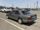 Mercedes-Benz E 200 1992 года за 600 000 тг. в Жезказган – фото 4