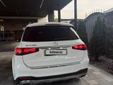 Mercedes-Benz GLS 580 2024 года за 67 000 000 тг. в Алматы – фото 4