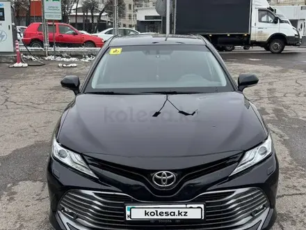 Toyota Camry 2018 года за 13 000 000 тг. в Алматы