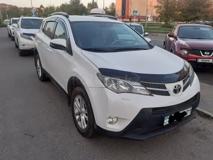 Toyota RAV4 2015 года за 10 000 000 тг. в Астана – фото 3