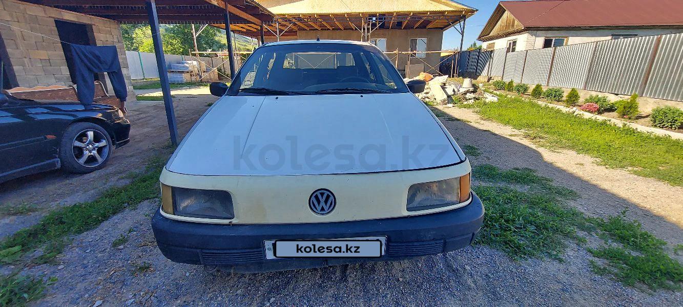 Volkswagen Passat 1990 г.