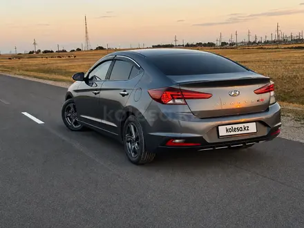 Hyundai Elantra 2020 года за 7 300 000 тг. в Астана – фото 2
