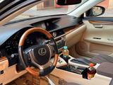 Lexus ES 300h 2013 года за 7 800 000 тг. в Актау – фото 5