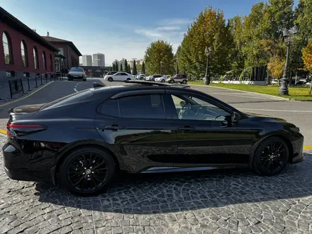 Toyota Camry 2023 года за 22 750 000 тг. в Алматы – фото 15