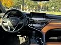 Toyota Camry 2023 годаүшін22 750 000 тг. в Алматы – фото 21