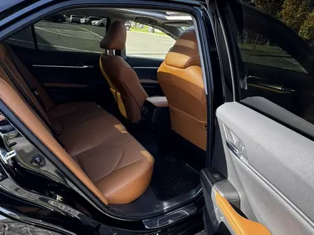 Toyota Camry 2023 года за 22 750 000 тг. в Алматы – фото 27