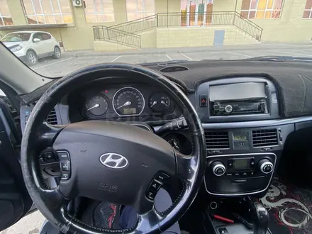 Hyundai Sonata 2006 года за 2 600 000 тг. в Актау – фото 4